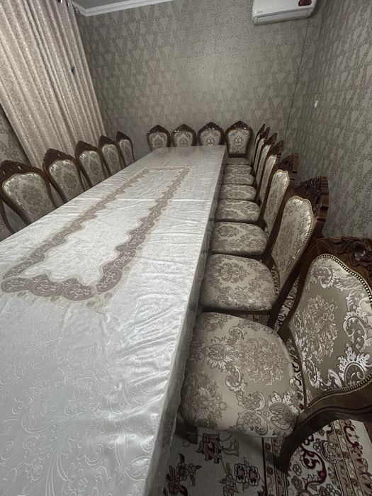 Стол и стулья өте жақсы сапада
