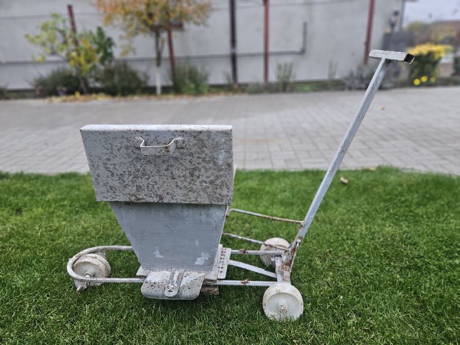 Masina de trasat cu var , gazonul