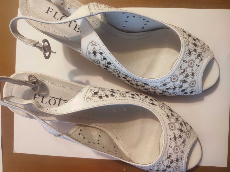 Продам новые женские кожаные босоножки (размер 37-38)