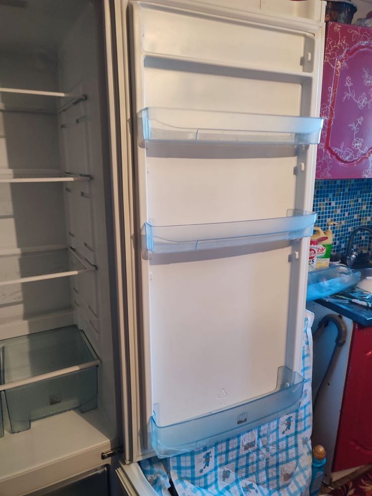 Продам холодильник в использовании пол года