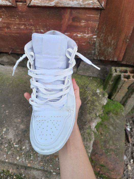 jordan 1 mid triple white 40