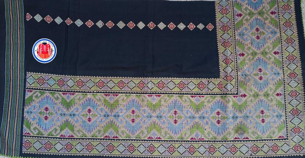 Costum popular autentic din Muscel/ie cu poala/ fota fir metalic/brau