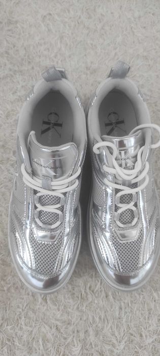 сникърси Cаlvin CKein 38 120 лв.