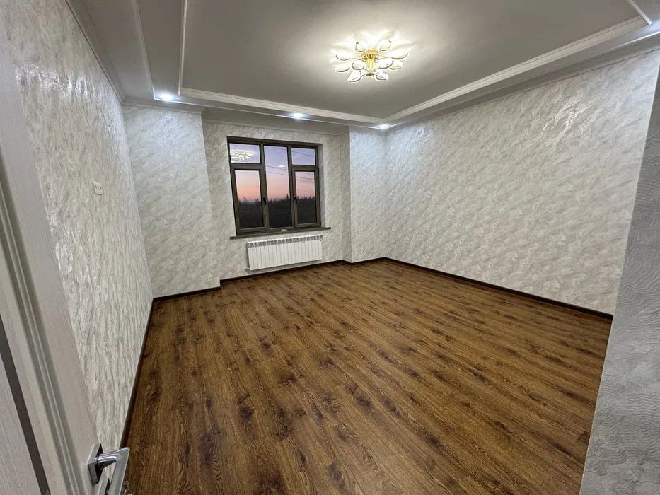 Продается участок, 7 комнат , 3 сотих.  В Хасанбой