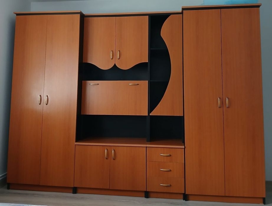 Vând set de mobilă și dulapuri