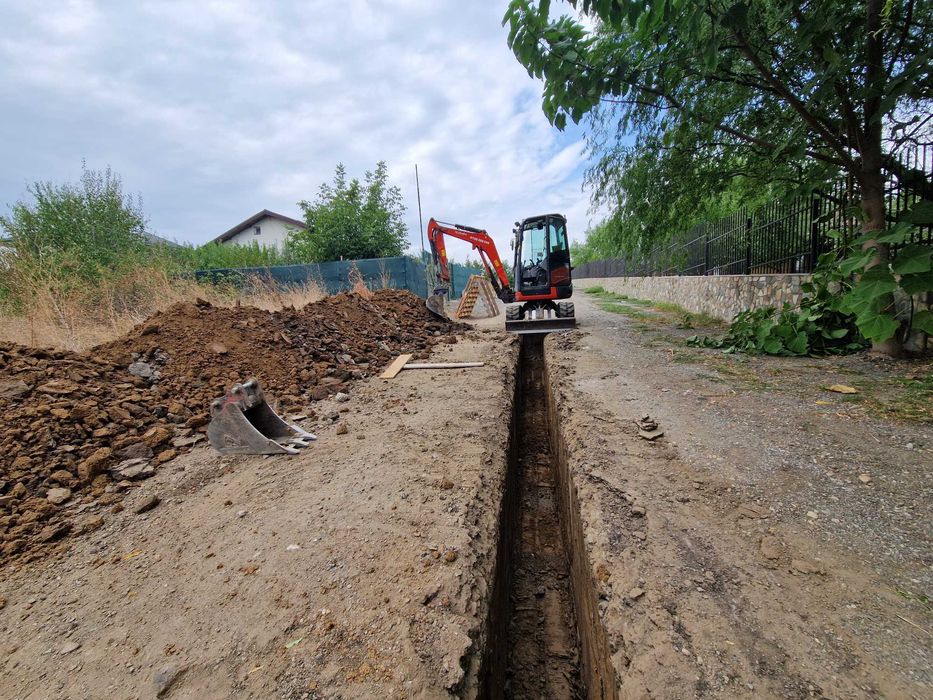 mini excavator de inchiriat