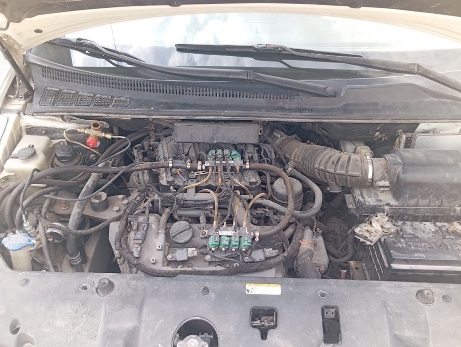 Kia cornaval  3.3 benzin mator