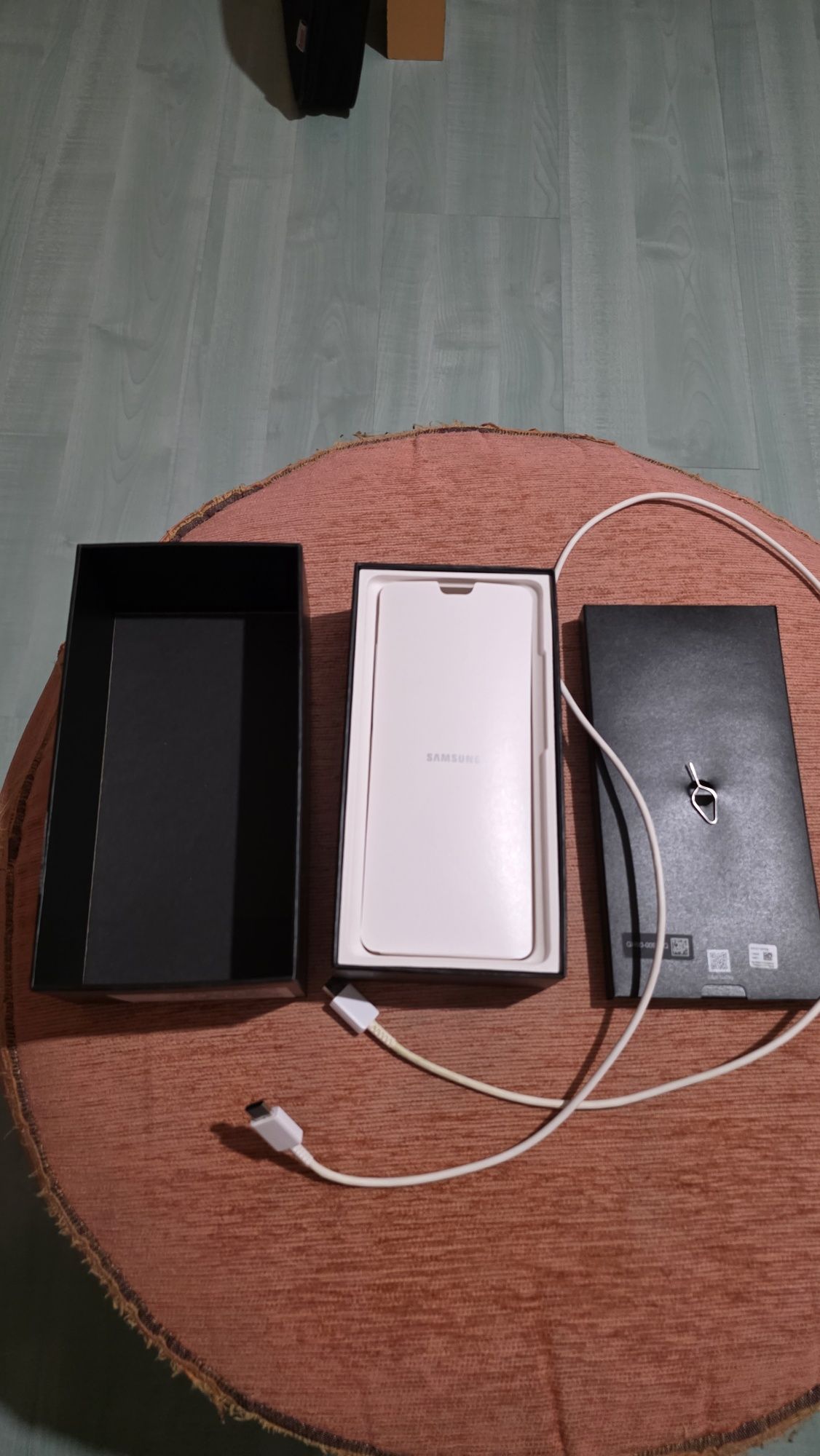 Продавам смартфон Samsung Galaxy S 10 light