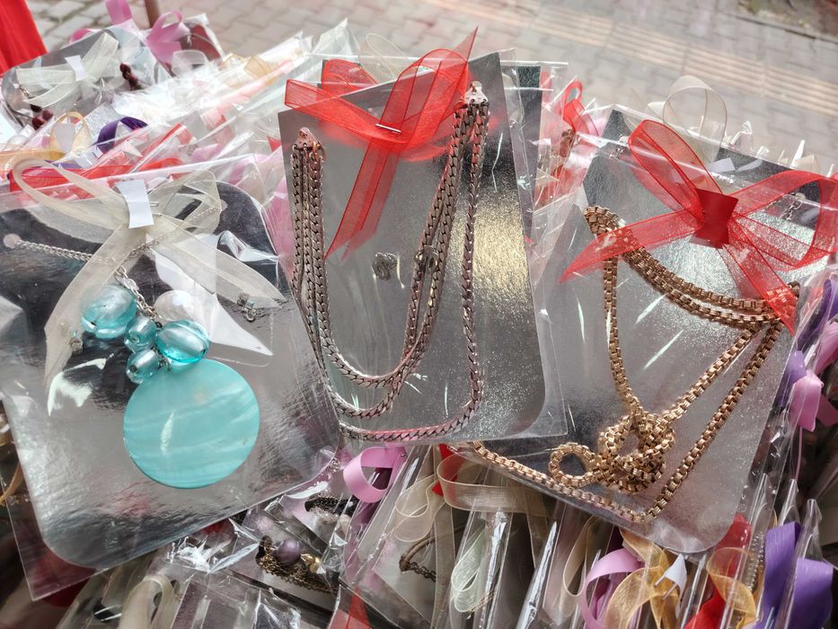 Бижута , комплекти от 4лв до 12лв