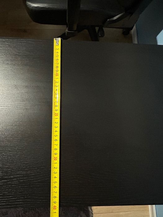 Vând birou negru IKEA