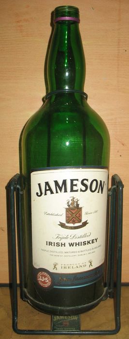 Бутыль бутылка Jameson 4.5л на наклоняющейся подставке