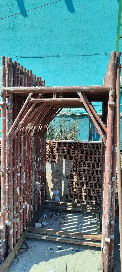 Vând și închiriez schela metalica avem pe stoc 5000 mp