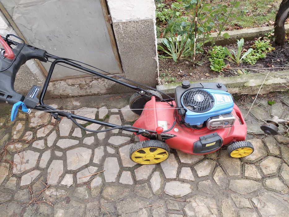 Самоходна косачка със ключ за стартер