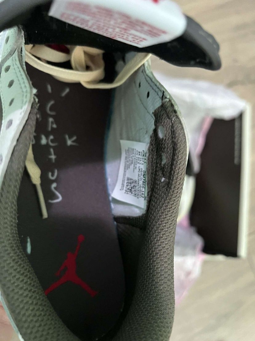 Обувки  NIKE Jordan 1 Low Travis Scott "Mocha Reverse" - 37,5 НОМЕР