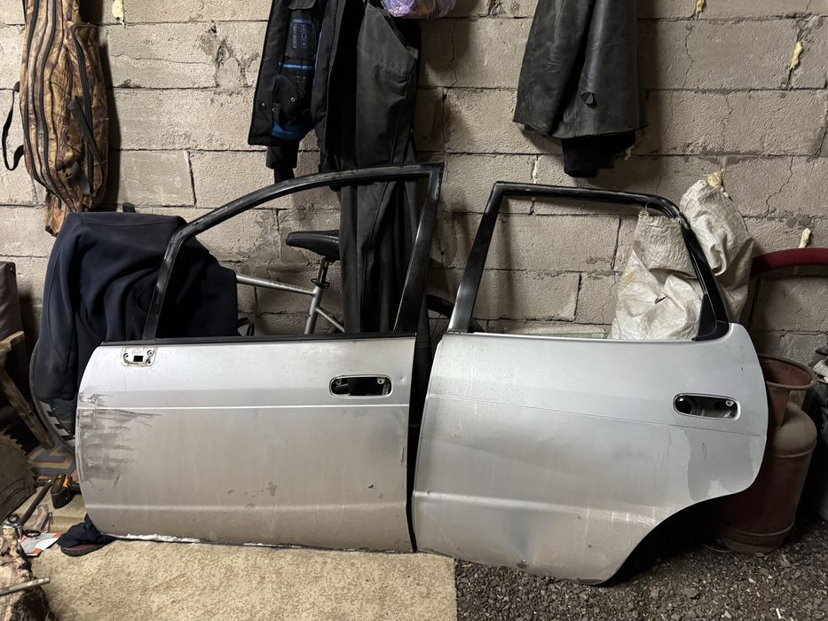 Продам левые двери Toyota Spacio 1997 г