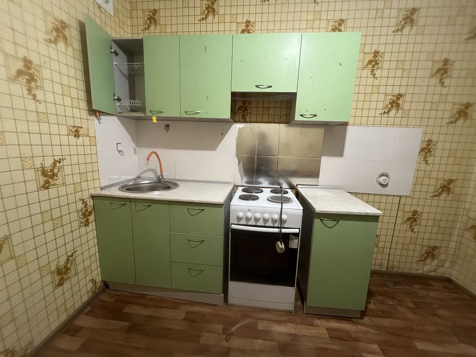 Продам рабочую плиту и кухонный гарнитур