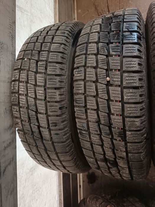 Anvelope MS iarna 215 70 15c toyo 2013 10mm