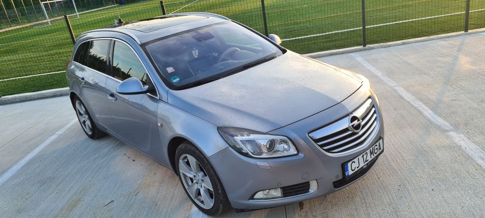 Vând Opel Insignia