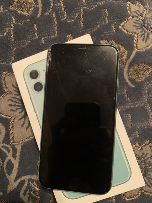 Продам айфон 11