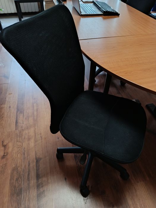 Офис стол в черен цвят