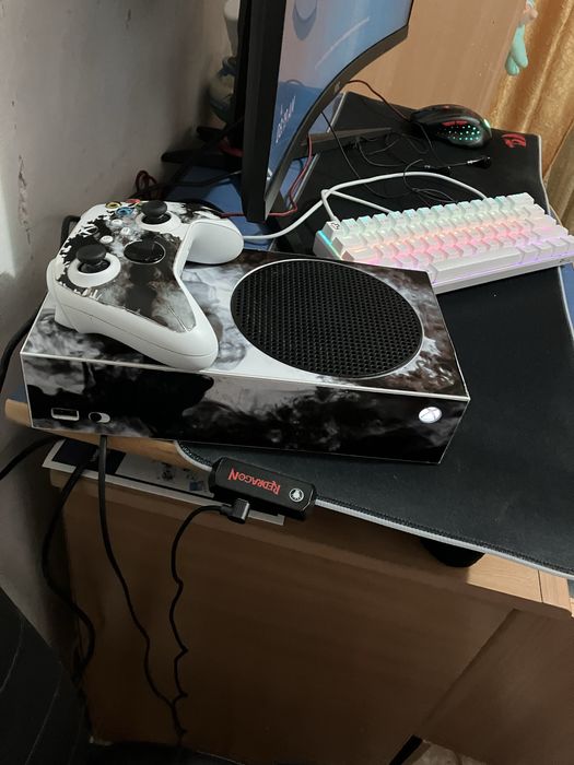 Xbox series s 512 gb vand sau schimb