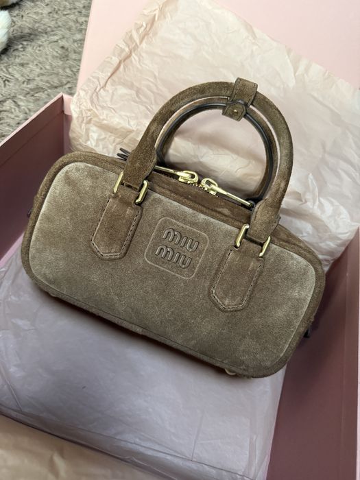 Велурена чанта Miu Miu