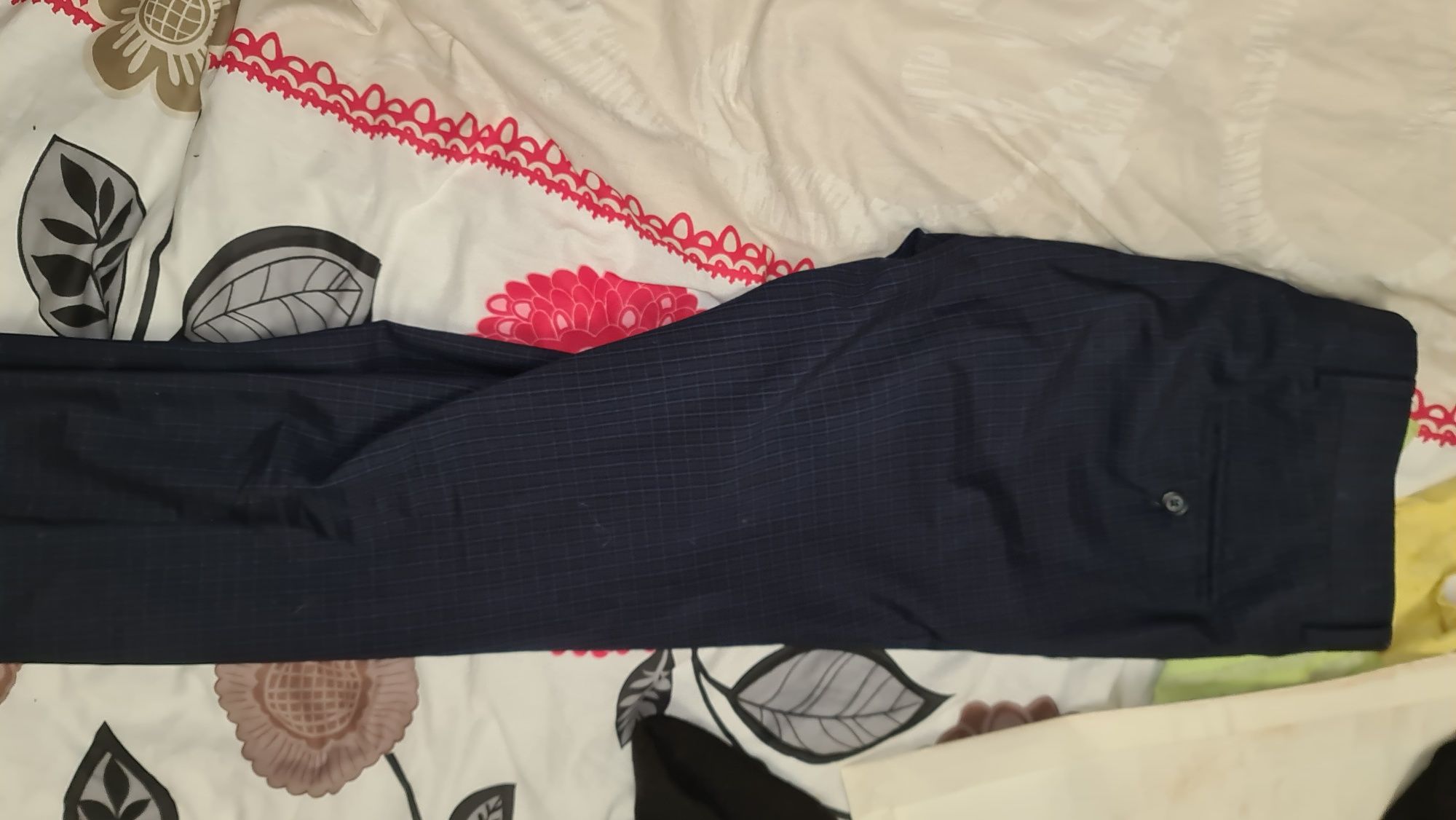 Pantaloni Bigotti lana, marime 48, bleumarin, carouri