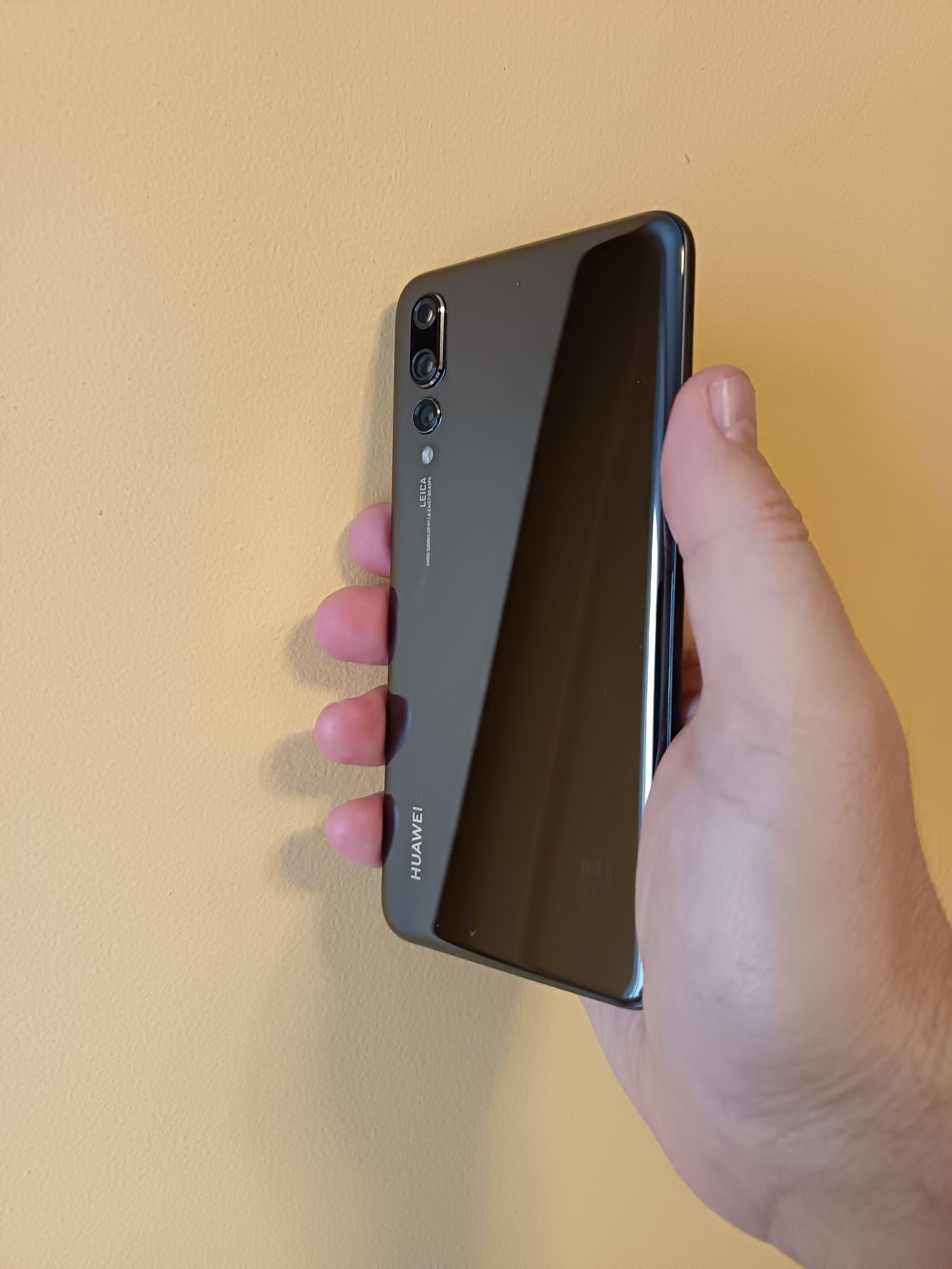 Продавам смартфон Huawei P20 Pro