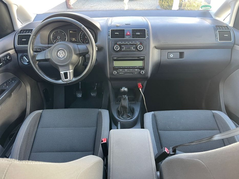 VW Touran an 2011 Motor 1.6 TDI E5 Recent Adus în Tara 6+1 Trepte