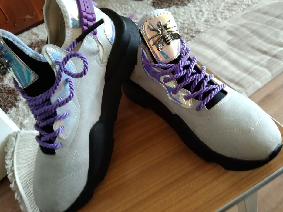 Продам кроссовки