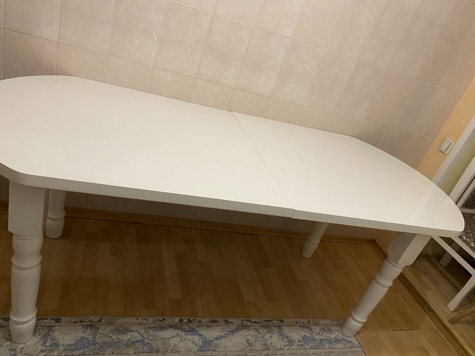 Продам стол в гостинную