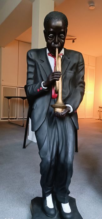 Statui pentru decorat o vitrina/ magazin/ bar