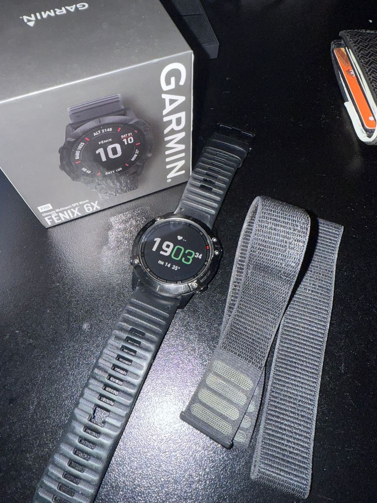 часовник Garmin Fenix 6x PRO.