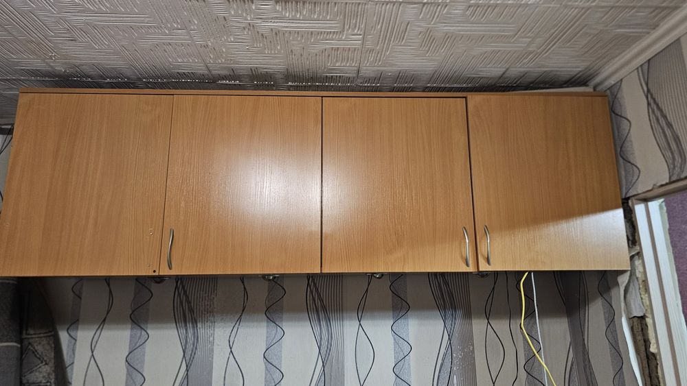 Навесной шкаф для одежды