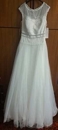 Нежна бяла рокля за красива булка 38 размер