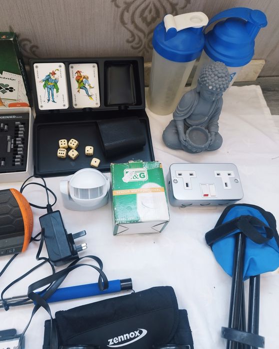 Statueta, obiecte,  mărunțișuri, căști audio, wireless, jocuri binoclu