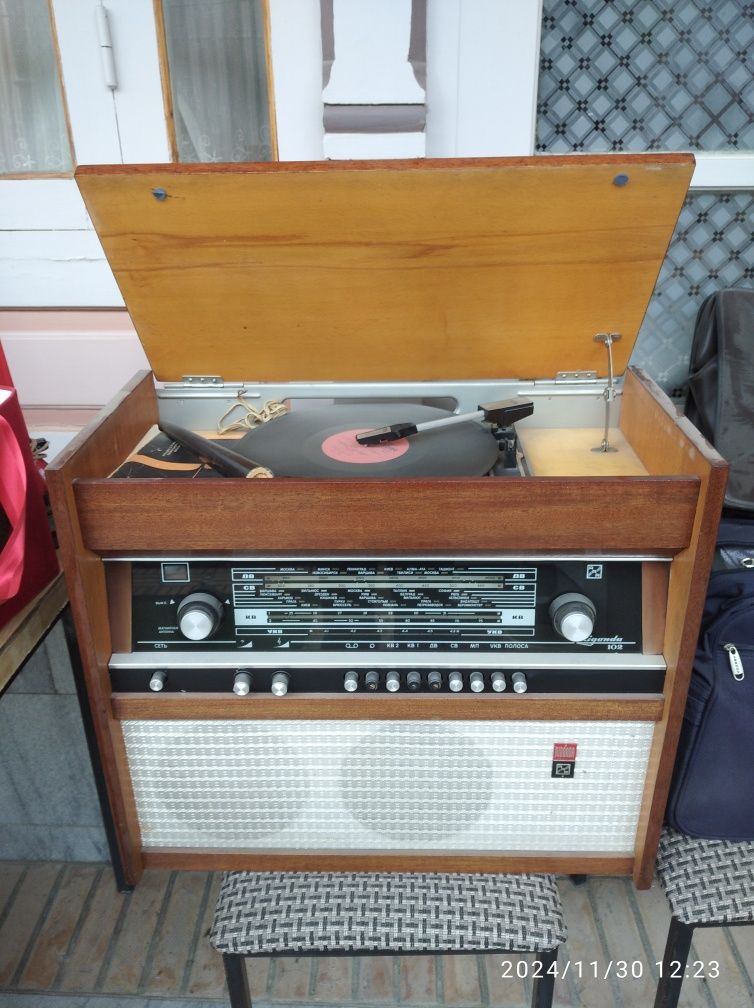 Radio retro antikvar "Rigonda"