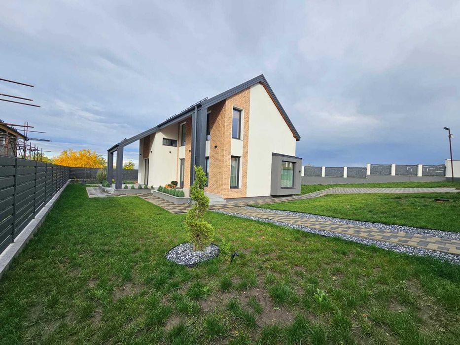 Vila de lux in complex privat Bucium-Visan,4 camere,3 bai, living 25mp