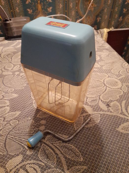 Продам ручной миксер.