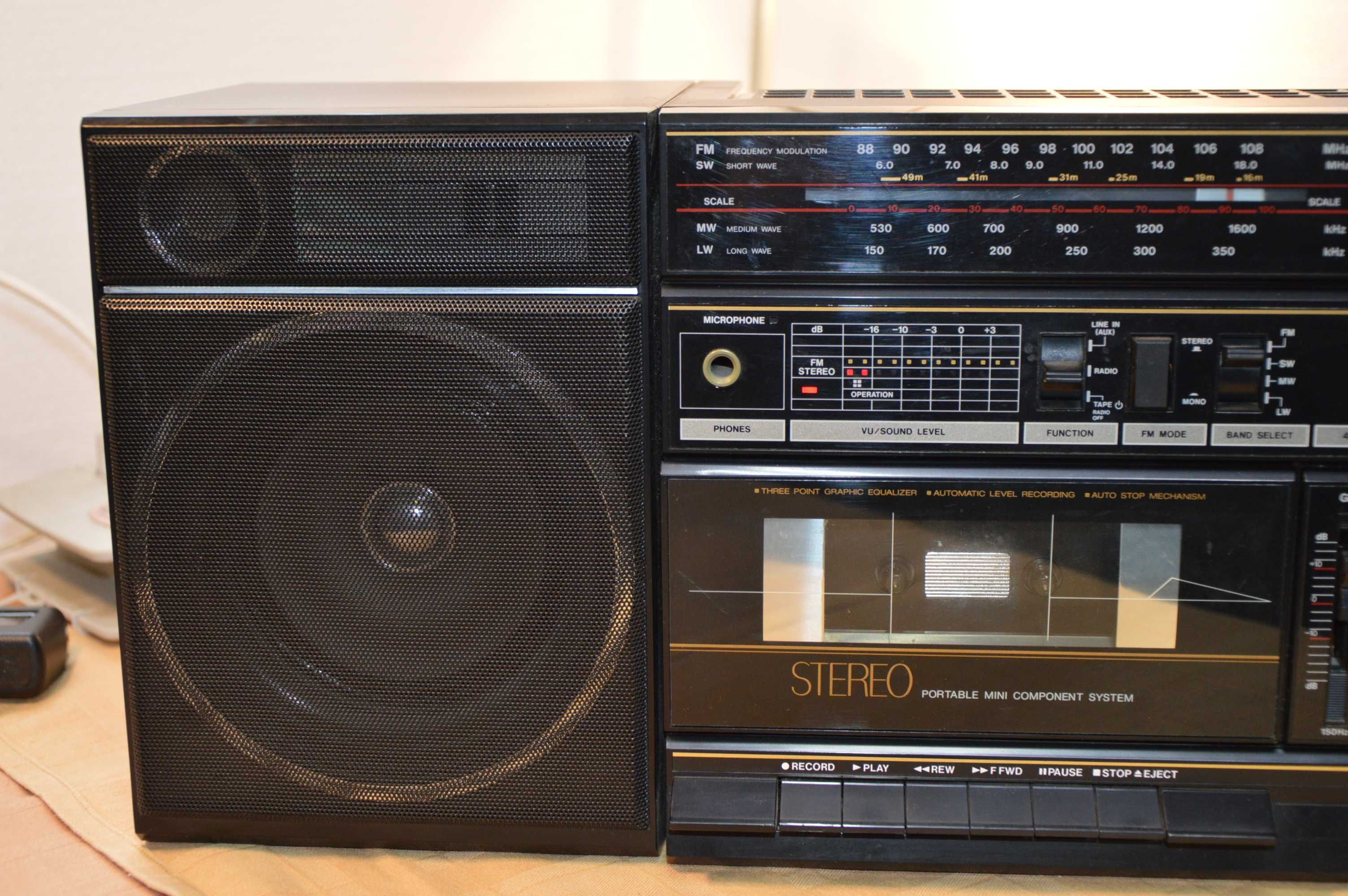 Radiocasetofon Sanyo C10-vintage