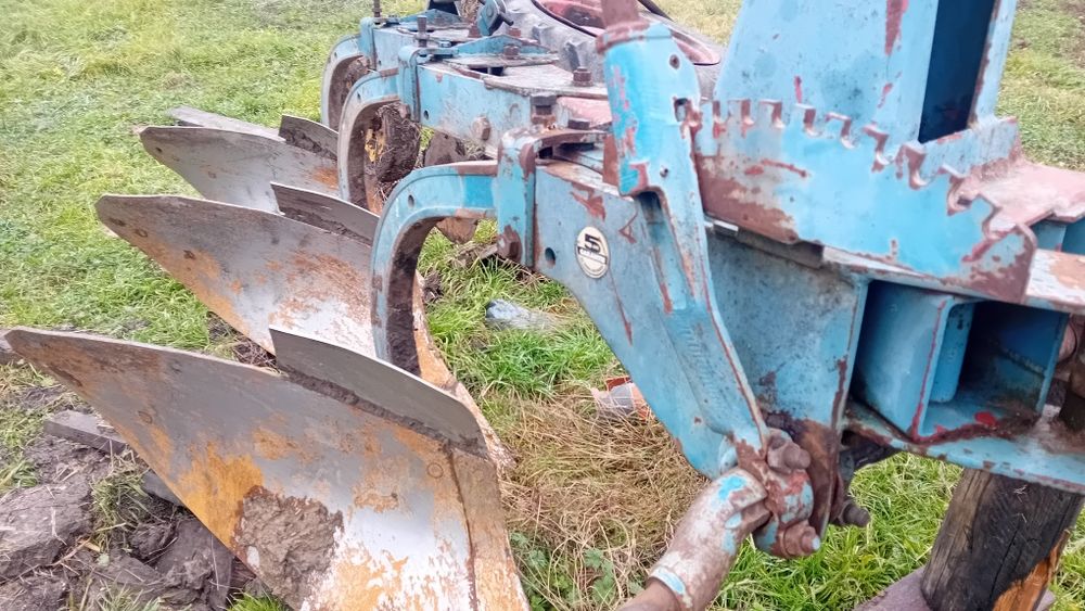 Plug Overum cu 3 brazde