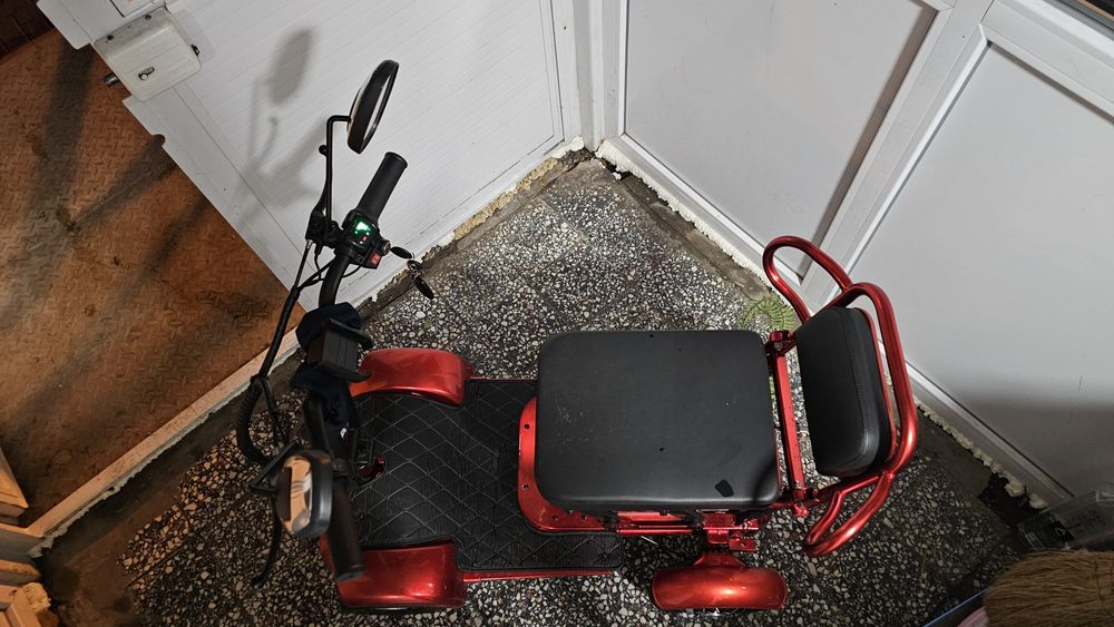 Carucior electric / scuter / scaun cu rotile persoane cu handicap