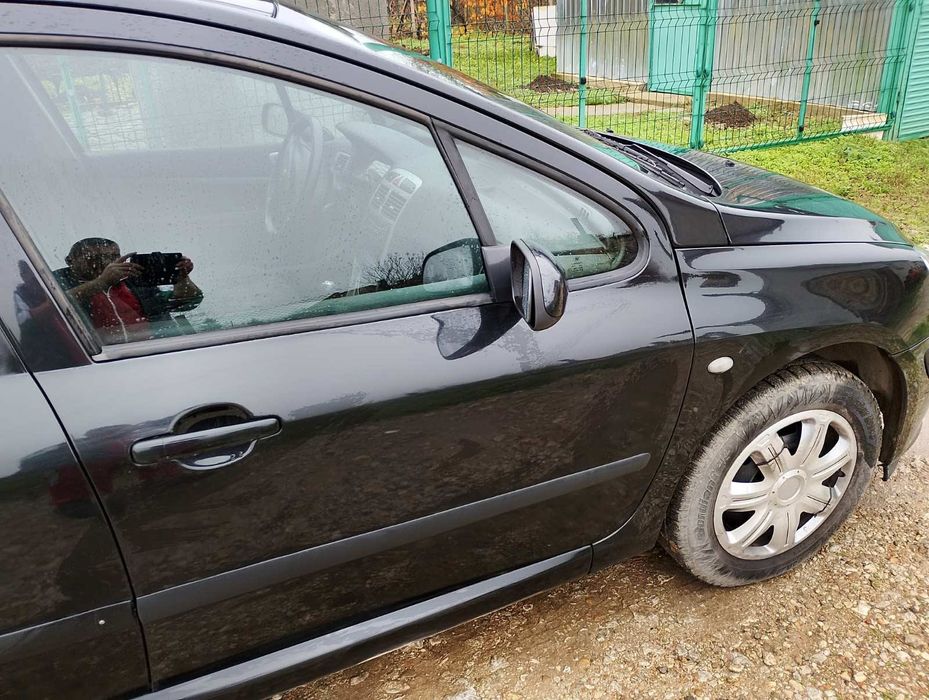 Продавам Пежо 307