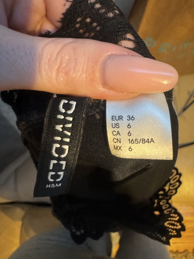 Rochie eleganta pe umeri H&M