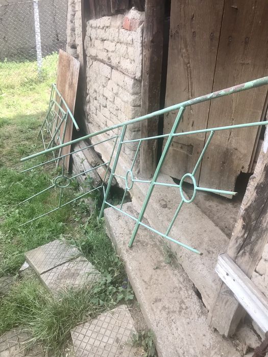 Стълбищен парапет от плътно желязо