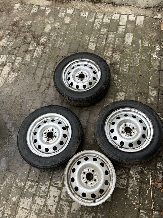 Зимние шины Triangle R14 3 шт и 4 штампованных диска