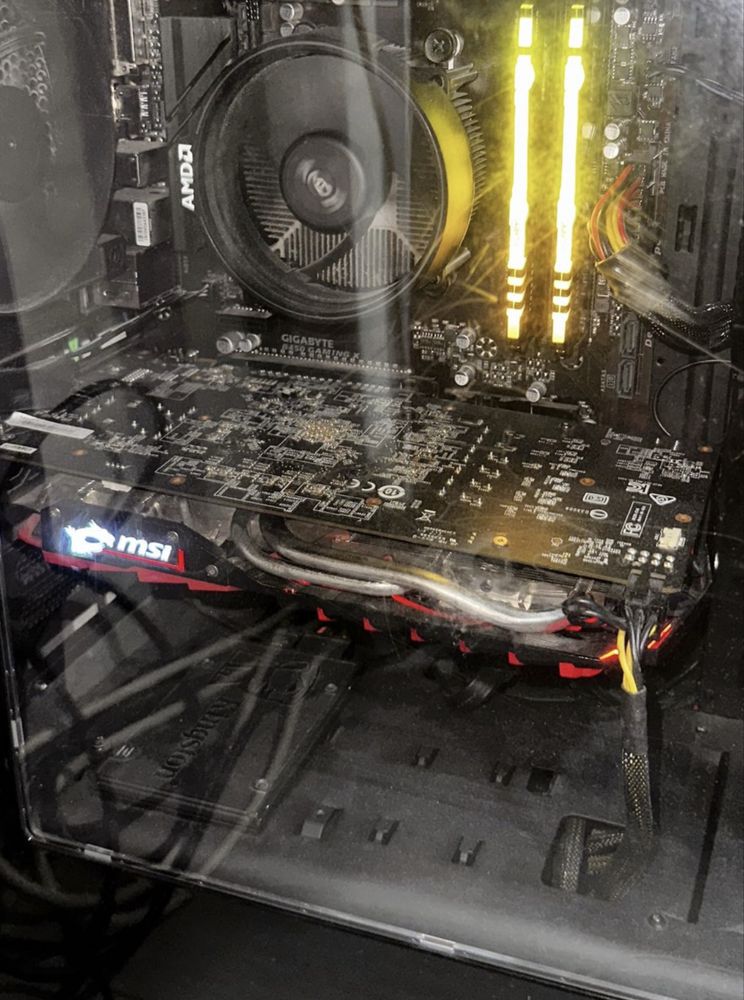 Vand pc gaming ryzen 7 2700 , 16gb ram , rx 470 4gb