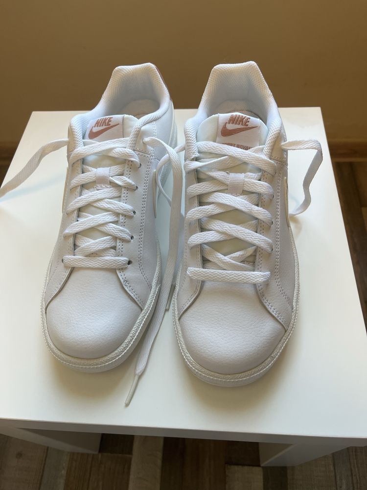 Чисто нови маратонки Nike