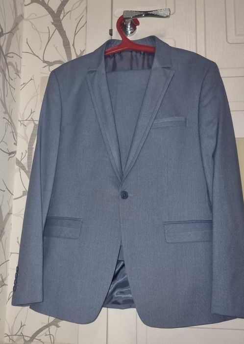 Продам костюм мужской в идеальном состоянии