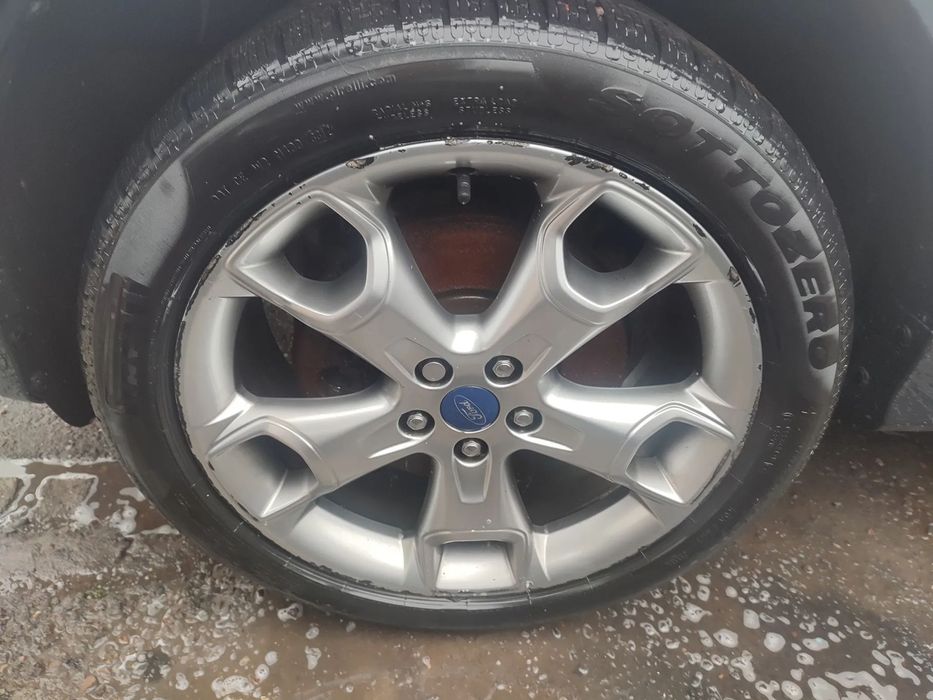 Jante de aliaj Ford Kuga R19 cu anvelope de iarna